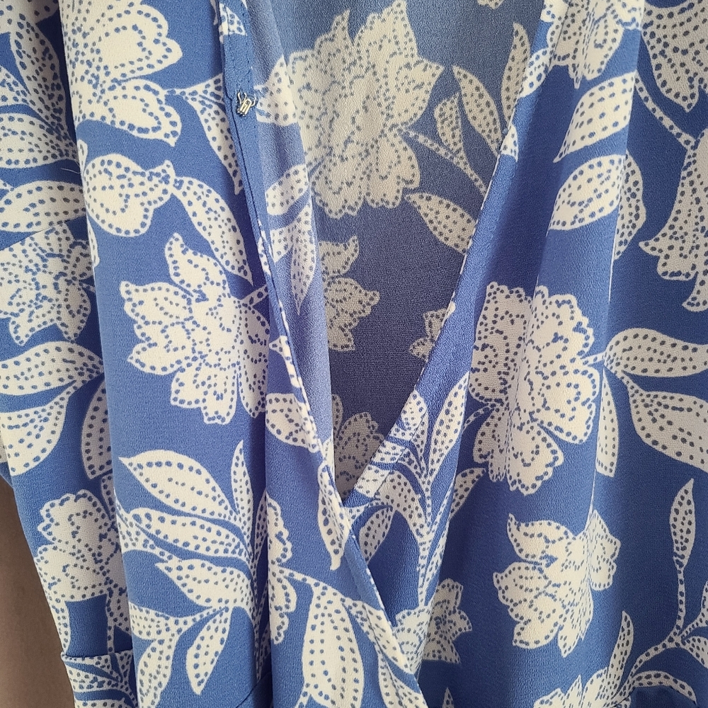 LC Lauren Conrad Blue and White Floral Mini wrap Dress - Picture 4 of 4